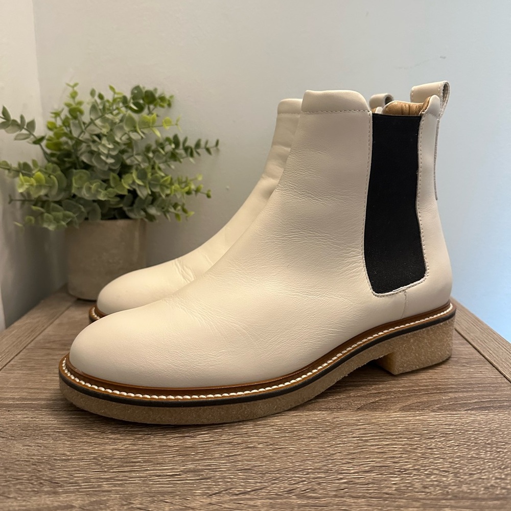 Everlane Italian leather Chelsea boot in off white sz 9